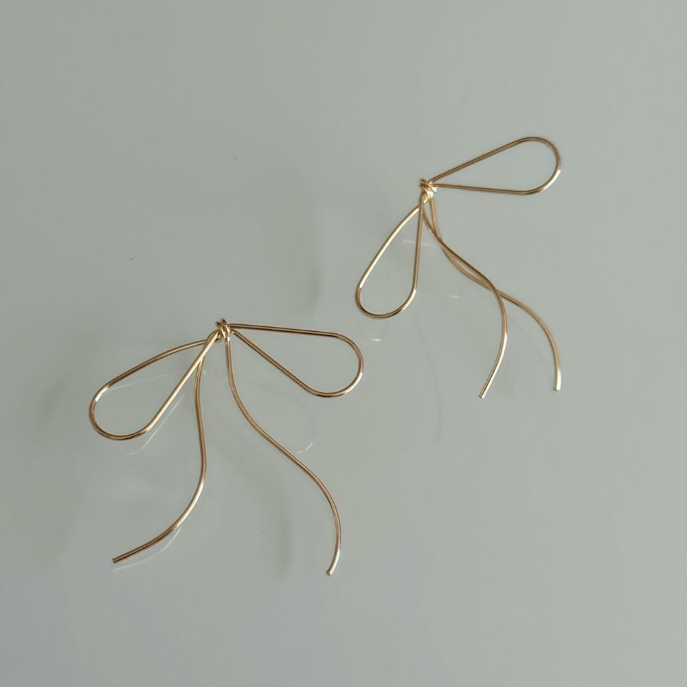 Elegant Gold Bow Earrings A951